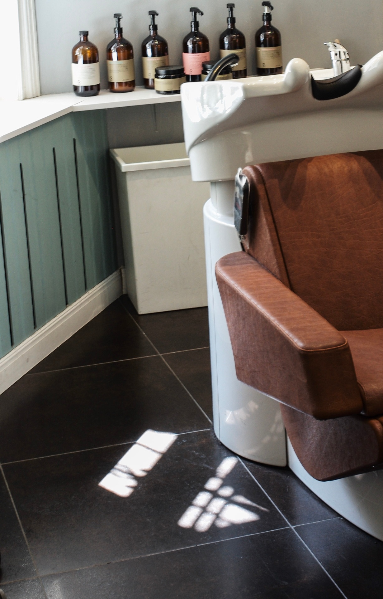 Backwash chair with amber product bottles