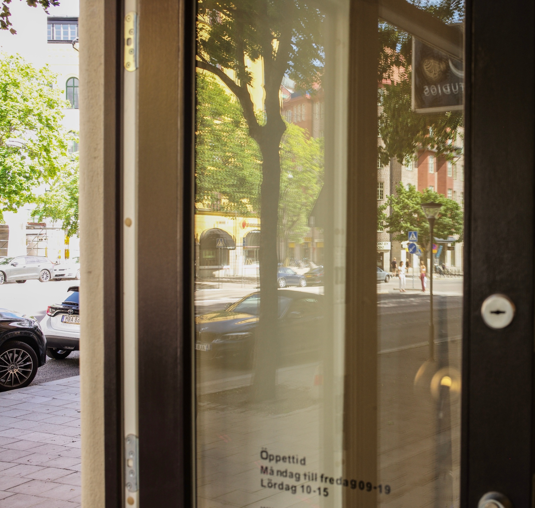 Street view through Atelier 27 doorway